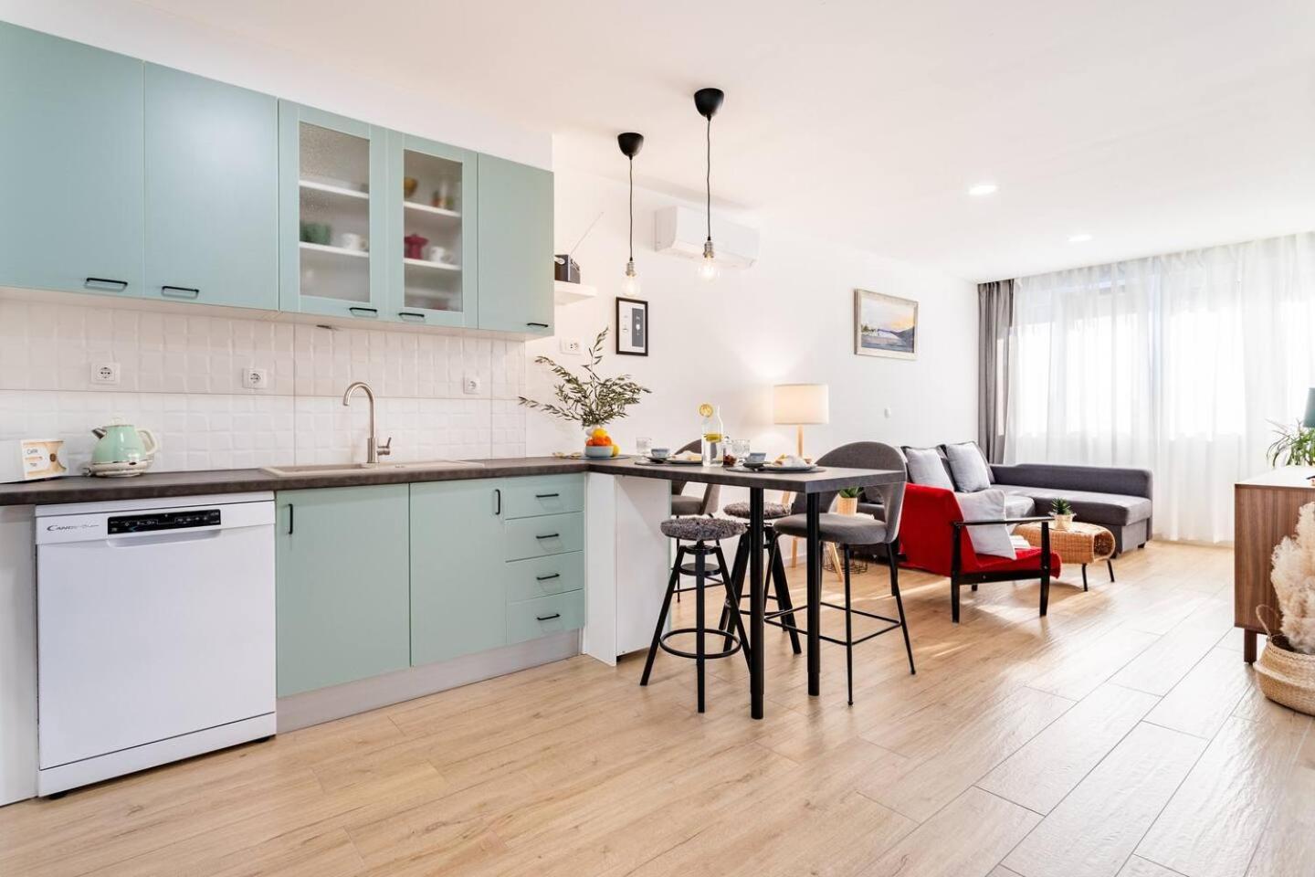 Center Apartment Pia Оміш Екстер'єр фото