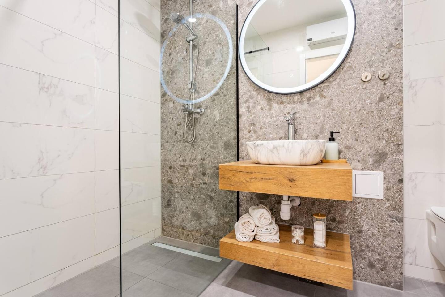 Center Apartment Pia Оміш Екстер'єр фото
