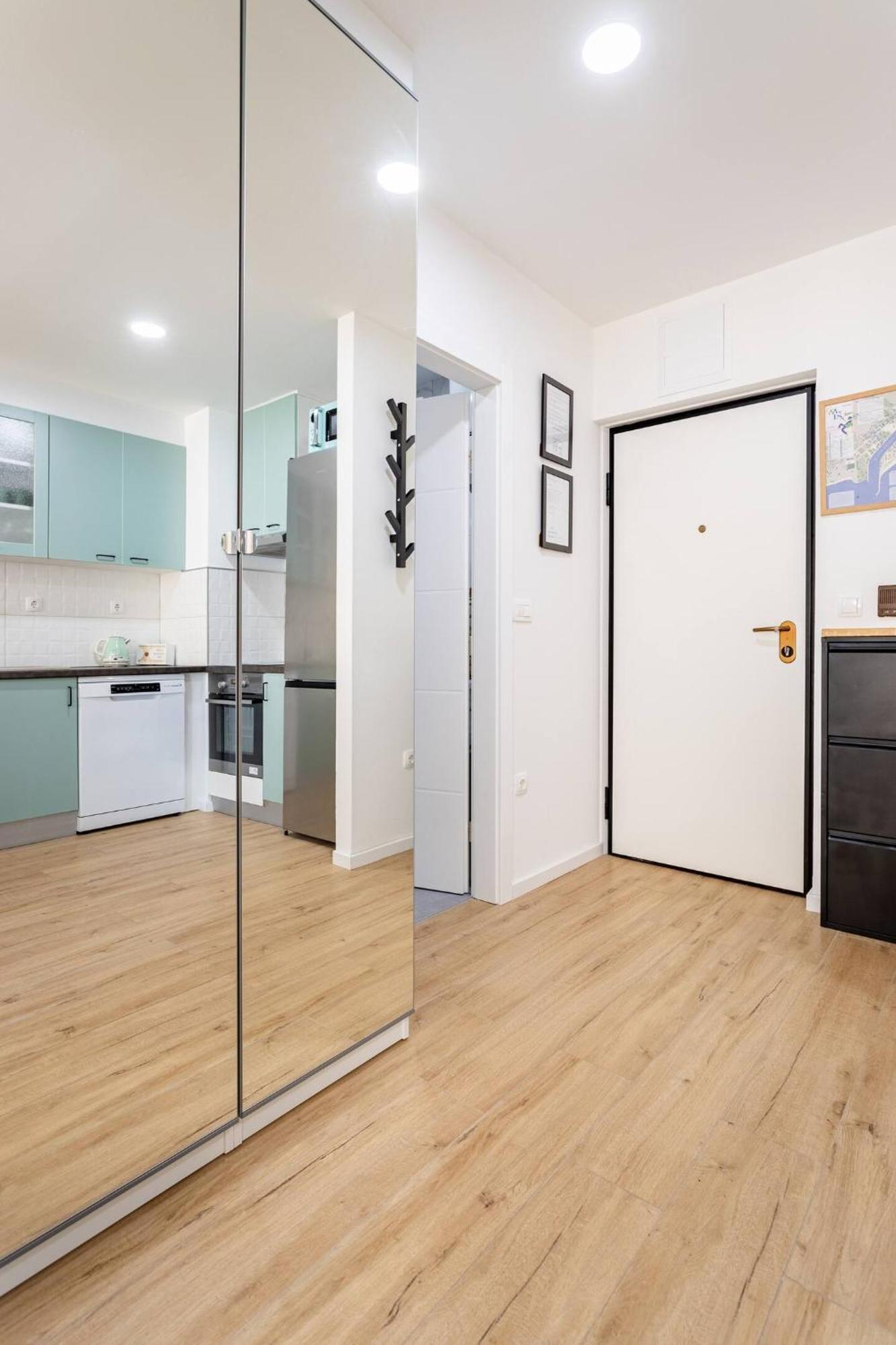 Center Apartment Pia Оміш Екстер'єр фото